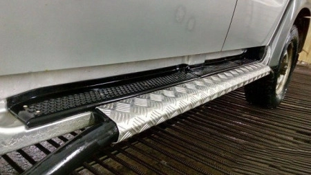 Накладка алюминиевая на штатные трубные пороги УАЗ Патриот до 2014 г